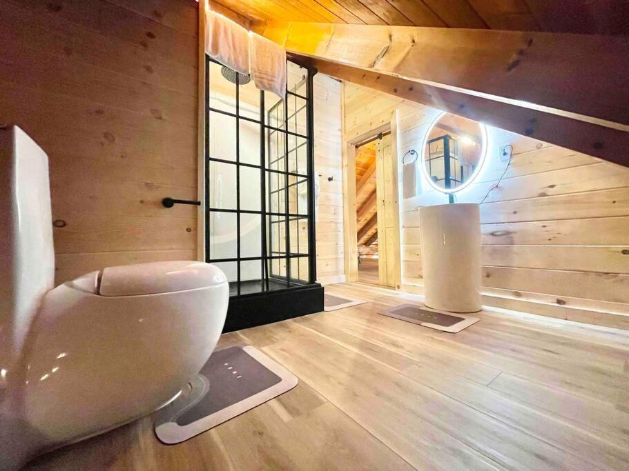 Modern Lake Side Nest• Hotub Fenced Yard King Beds سيفيرفيل المظهر الخارجي الصورة